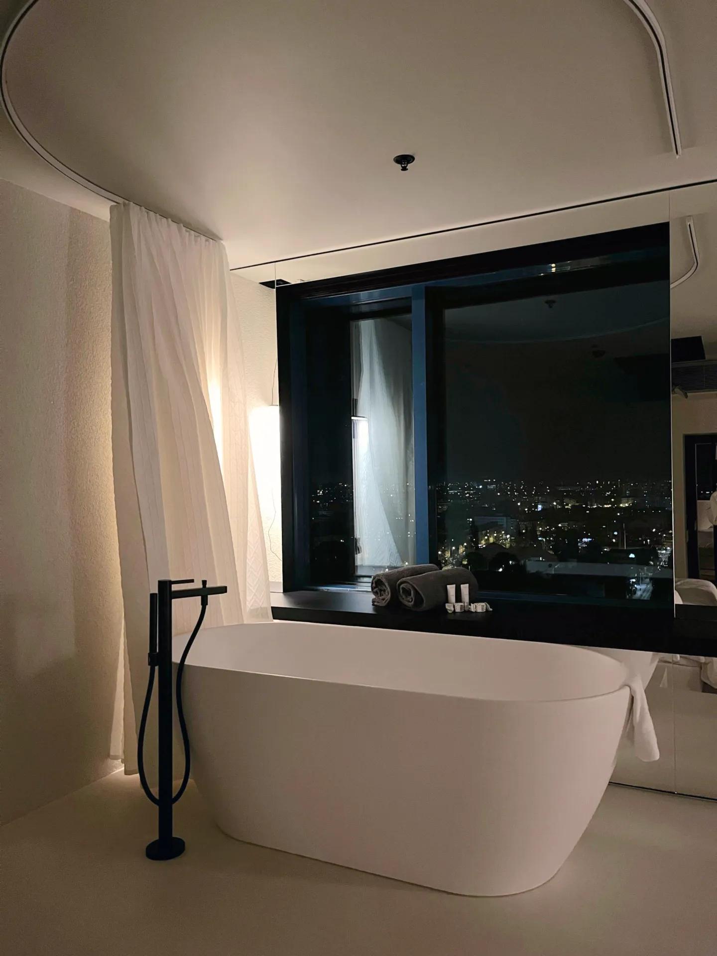 commerciale bagno hotel vasca città